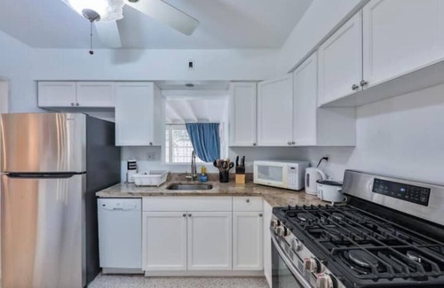 Lauderdale Isles House | Quiet family vacation, minutes from Airport