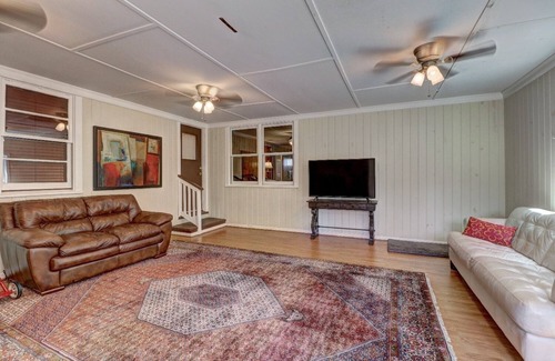 Woodland House | Quiet Farm Getaway - Mini-Callaway Gardens without Calloway Prices