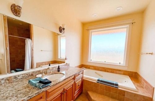 Hillsboro House | Quiet Farm Stay w/ Stunning View in Hillsboro, OR