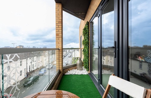 Gillingham Apartment | Quiet Flat for Working Guests - Book Now - Apartment 4