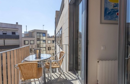 el Fort Pienc Apartment | Quiet flat in the Arc de Triomf with Pool for 8