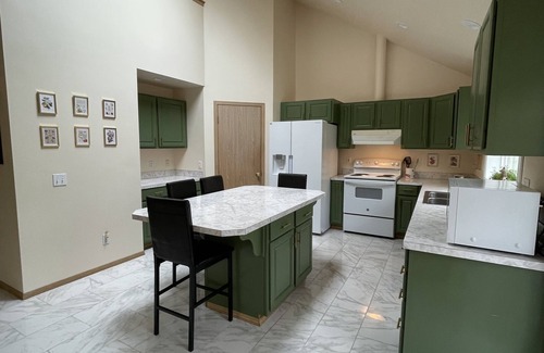 Cathcart House | Quiet Forest Retreat just north of Woodinville Wine Country