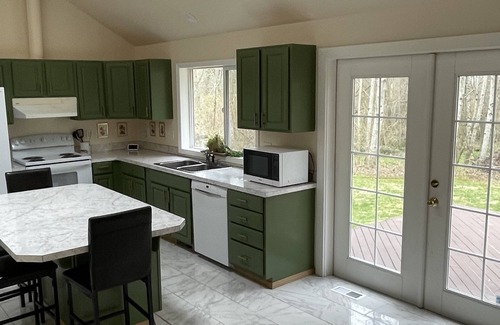 Cathcart House | Quiet Forest Retreat just north of Woodinville Wine Country