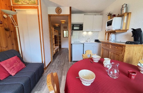 Notre-Dame-de-Bellecombe Apartment | Quiet apartment with balcony, mountain view, private parking