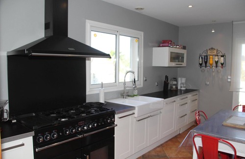 Saint-Genies-de-Fontedit Villa | quiet villa full sun with private pool