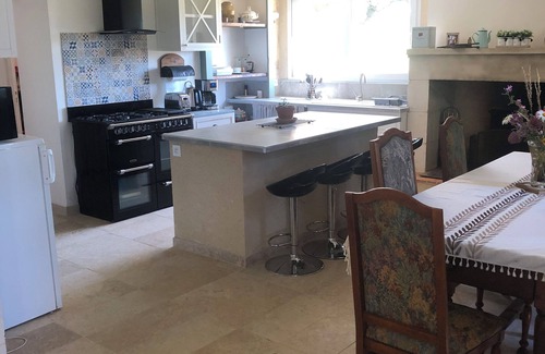 Saint-Michel-Lapujade House | Quiet country house with breathtaking views 6/8 persons