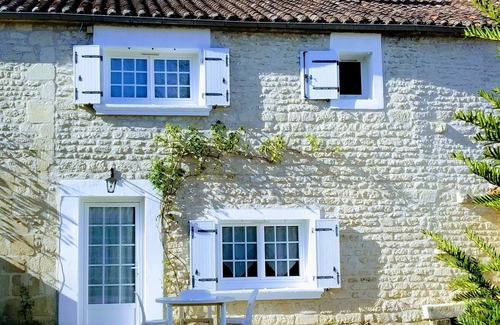 Pays de Fontenay-Vendee House | Quiet furnished accommodation with garden