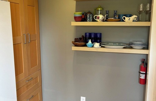 San Rafael Cottage | Quiet garden cottage with view deck in San Rafael
