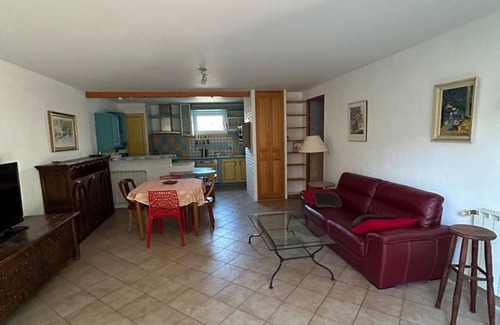 Salon-de-Provence Apartment | Quiet garden level close to town center.