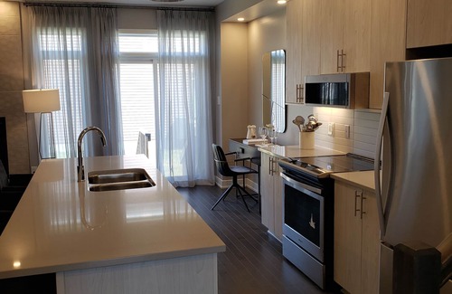 Leitrim House | Quiet Gate-Away for Short-Term Stay - Minutes from Ottawa International Airport