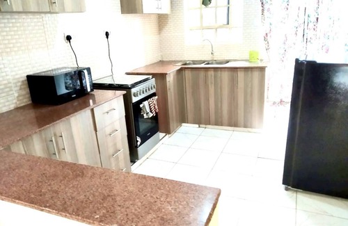 Juja House | Quiet Gated Getaway- Perfect for Business, Students and Vacationer Free WiFI.