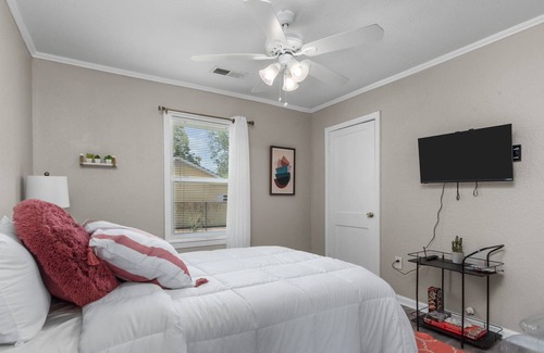 Pasadena House | Quiet get away close to restaurants and shopping