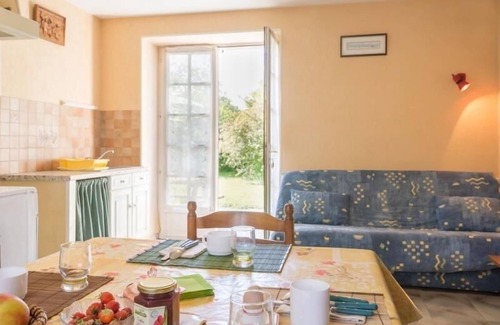 Rouans Cottage | Quiet Getaway Near Canal: BBQ, Bikes, WiFi, Baby Gear, Private Terrace, Up to 4 Guests