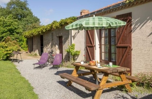 Rouans Cottage | Quiet Getaway Near Canal: BBQ, Bikes, WiFi, Baby Gear, Private Terrace, Up to 4 Guests