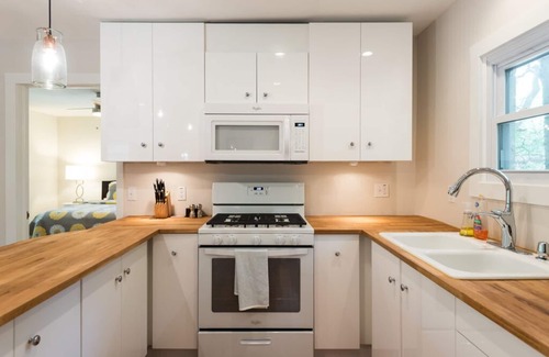 Travis Heights Apartment | Quiet getaway near South Congress, Lady Bird Lake and downtown Austin
