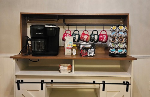 Middleburg House | Quiet Getaway on a Christmas Tree Farm w/Beautiful Views & a Hot Tub