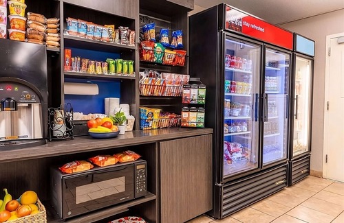 Central Oklahoma City Hotel | Quiet Getaway with Kitchen and Gym, Close to Myriad Gardens