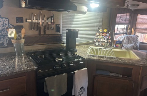Delta House | Quiet Glamper on the Lake – Extended Stays Welcome