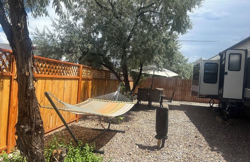 Delta House | Quiet Glamper on the Lake – Extended Stays Welcome