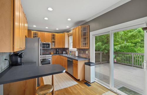 Nashville House | Quiet Green Hills Cottage. Near 12 South, downtown, Vandy, Belmont, Lipscomb.