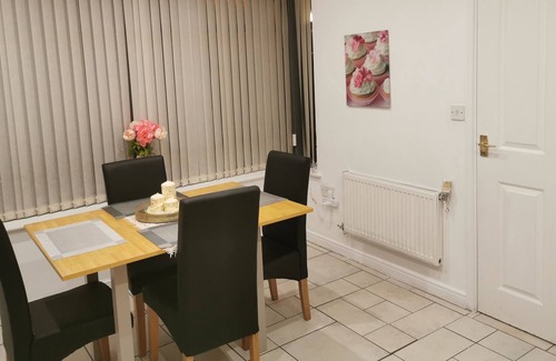 Stonnall Apartment | Quiet Guest House in a small Castle Vale