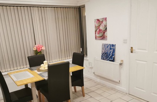 Stonnall Apartment | Quiet Guest House in a small Castle Vale
