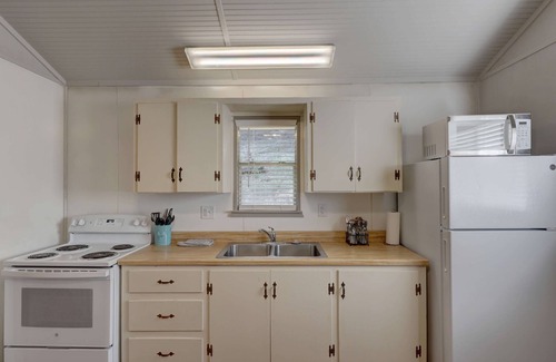 Ingram Cabin | Quiet Hill Country Retreat - Hunt, TX