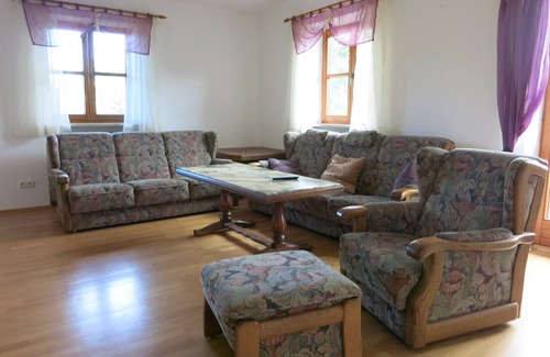 Burgkirchen an der Alz Apartment | Quiet holiday home in the countryside