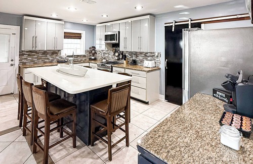Kenner - Louis Armstrong International Airport House | Quiet home in Kenner with AC, WiFi. Mins from everything/Airport, NOLA