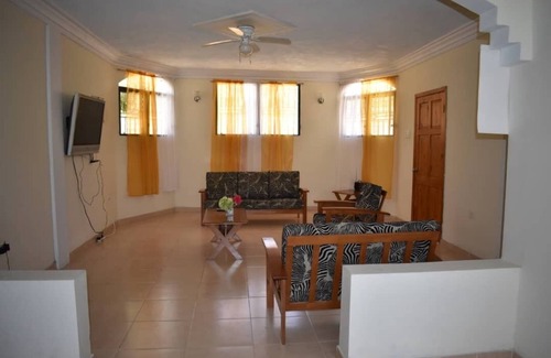 Port-au-Prince House | Quiet Home, In The Plains.