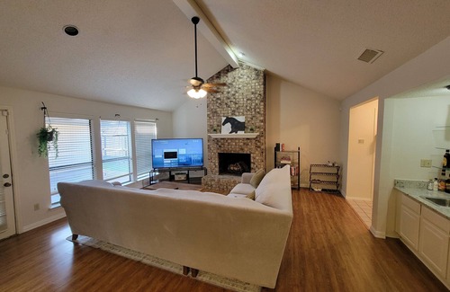 Far North Dallas House | Quiet Home Near Addison, Carrolton, Dallas, Plano