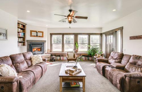 Glenn County House | Quiet Home Near Sacramento River Deck and Fire Pit