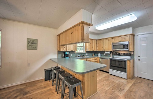 Hawkins House | Quiet Home on Lake Hawkins w/Kayaks + Dock!