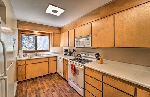 Graeagle House | Quiet Home w/Graeagle Meadows Golf Course View!