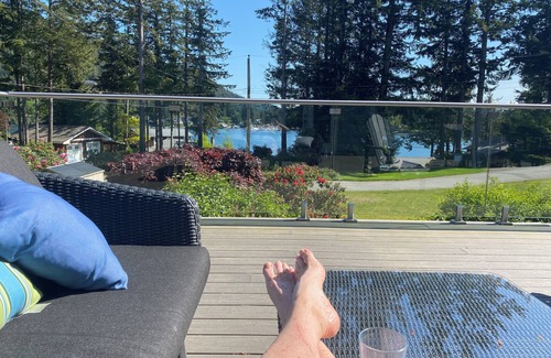 Madeira Park House | Quiet home w/hot tub — Beautiful getaway with gorgeous garden