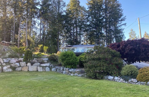 Madeira Park House | Quiet home w/hot tub — Beautiful getaway with gorgeous garden