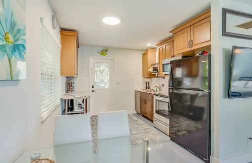 Royal Harbor House | Quiet Home w/ Screened Porch + Parking