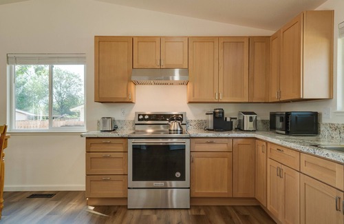 Sparks House | Quiet Home w/Yard: 2 Mi to Mall & Sparks Marina!