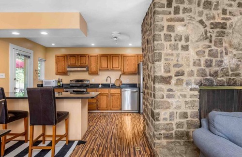 Annapolis House | Quiet home with large yard, close to Navy Bridge.