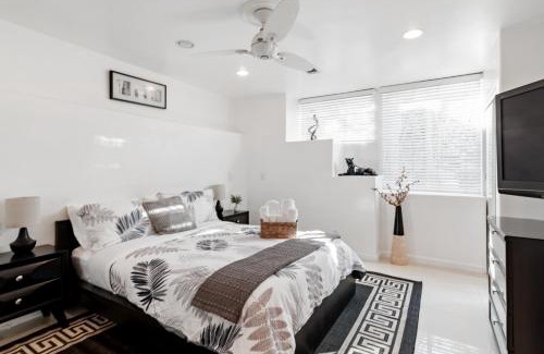 Studio City House | Quiet Home with Spectacular Scenic Mountain Views near Universal Studios Hollywood