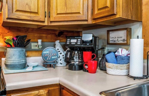 Gatlinburg - Pigeon Forge Cabin | Quiet-Hot Tub-Fireplace-Honeymoon-Hiking-Relax