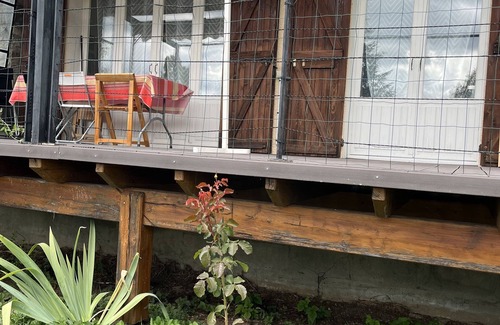 Seyne House | Quiet house for rent with garden and garage