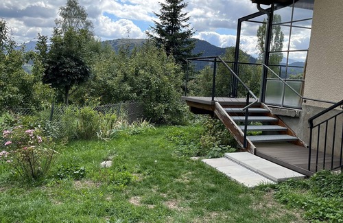 Seyne House | Quiet house for rent with garden and garage