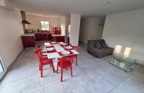 Guiche Villa | Quiet house for vacations with family or friends.