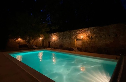 Fumel House | Quiet house in a wooded park with a large swimming pool and lounge area