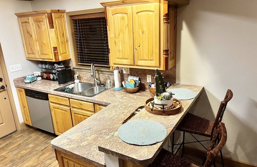 Mineola House | Quiet house in the country - 20 minutes from Canton and Lake Fork!