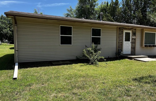 McPherson House | Quiet house near the edge of town