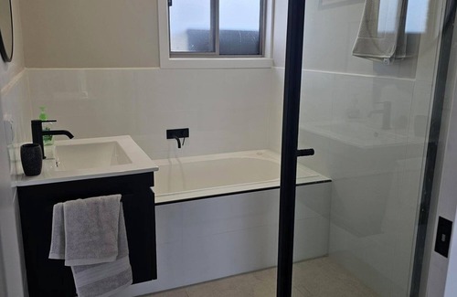Wallan House | Quiet house with great views and a 5 min drive to town