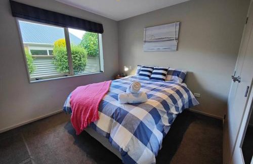 Invercargill House | Quiet in the Court