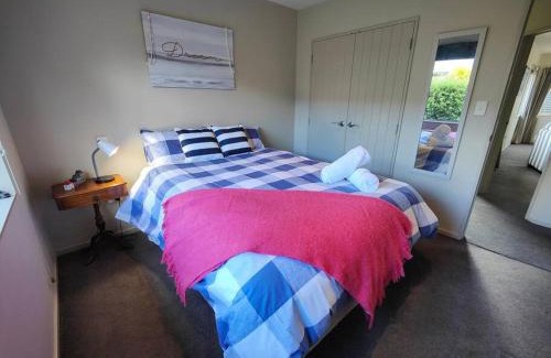 Invercargill House | Quiet in the Court